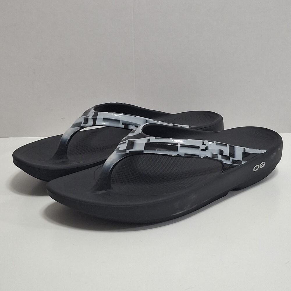 OOFOS OOLALA Wms Limited GEO Thong Sandals Black Gray Abstract Flip Flops W8
